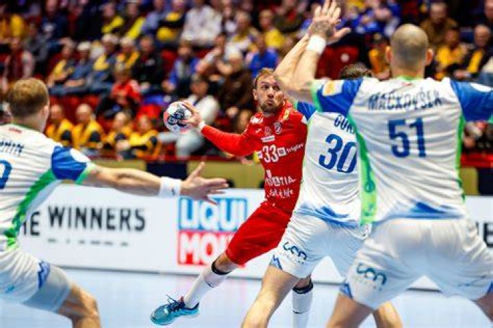 Can you push in handball?