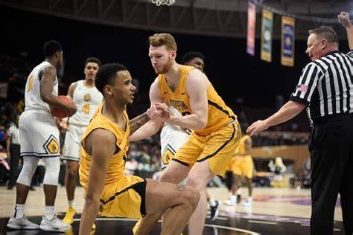 What is offensive foul in basketball?