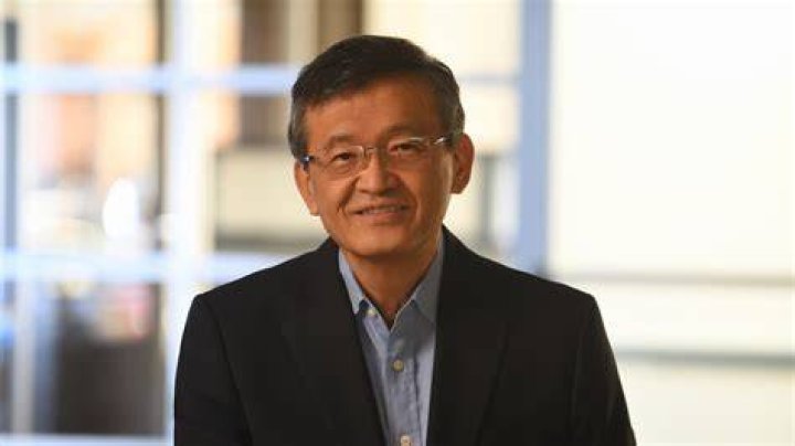 Who is the CEO of SmartNews?